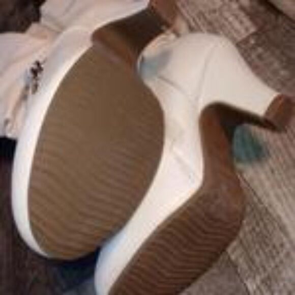 Top Moda Women's Size 5 White Faux Leather  Boots - NWOT - Picture 3 of 5